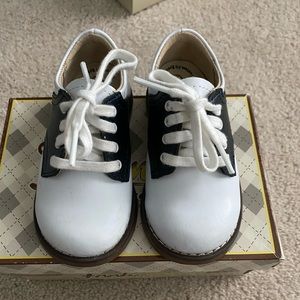 FootMates Toddler Saddle shoe. Size 5